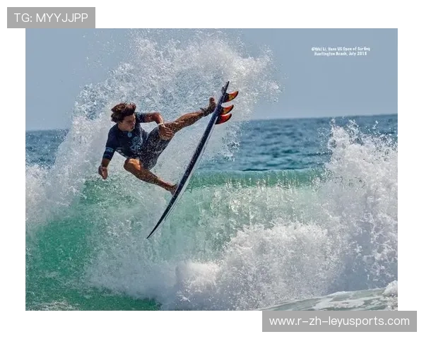 冲浪双人组动作默契，网友：他们肯定谈恋爱了